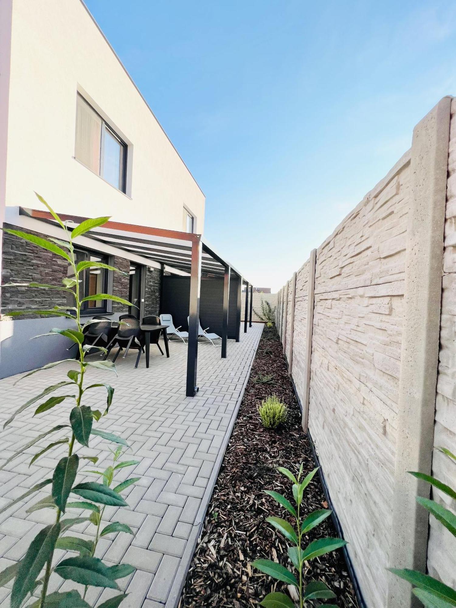 Apartmany Catalina Nesvady Bagian luar foto