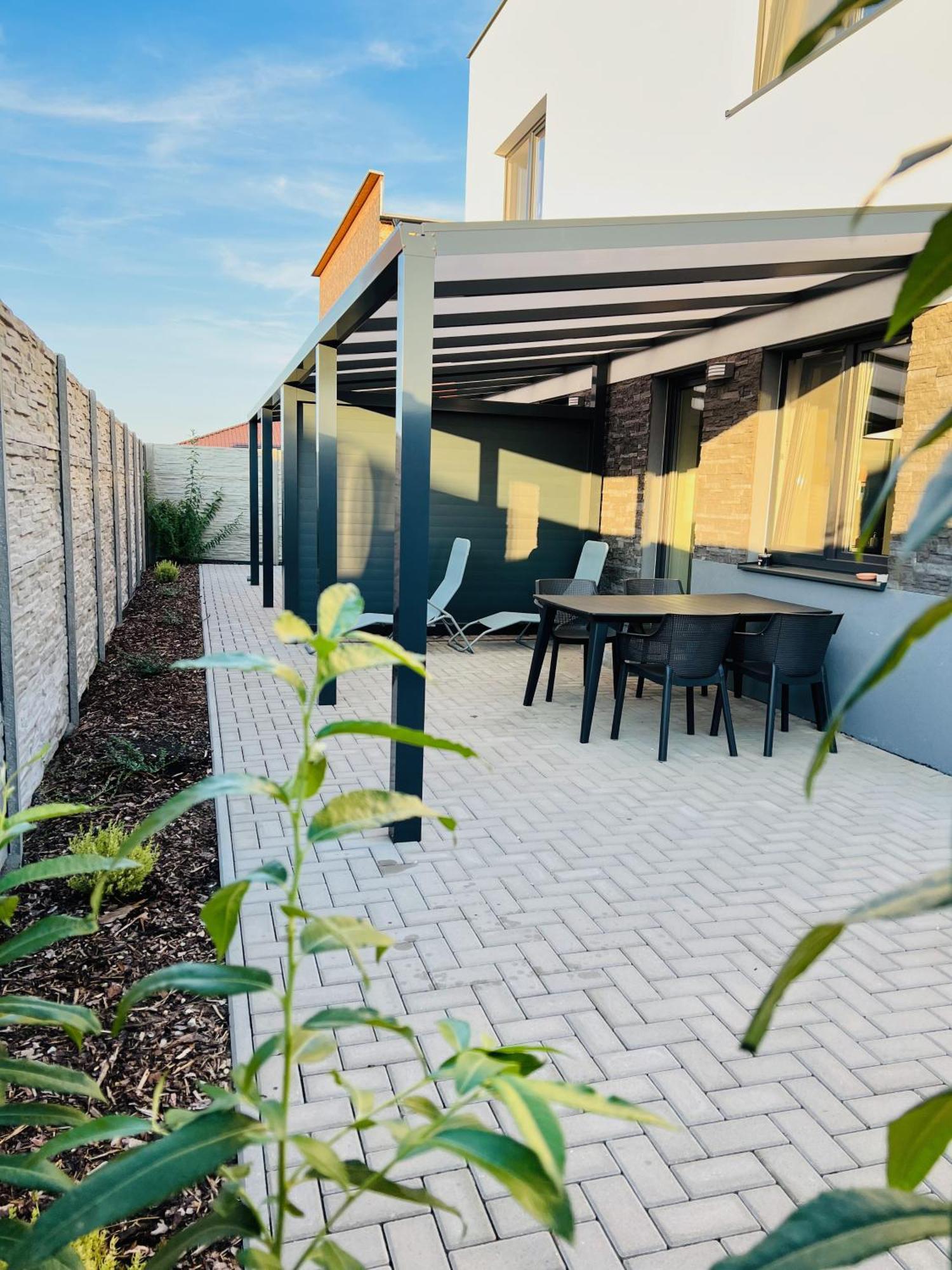 Apartmany Catalina Nesvady Bagian luar foto