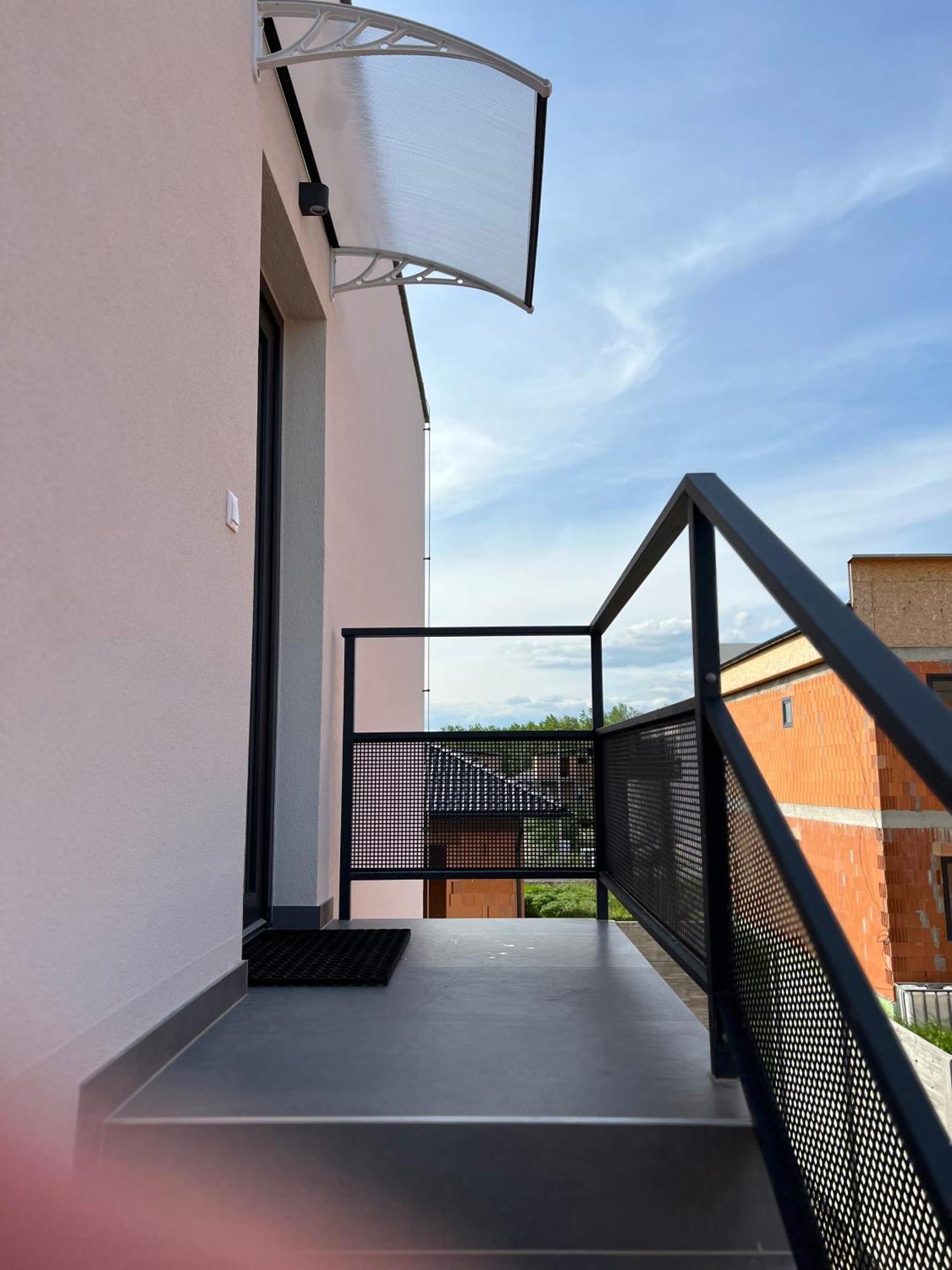 Apartmany Catalina Nesvady Bagian luar foto