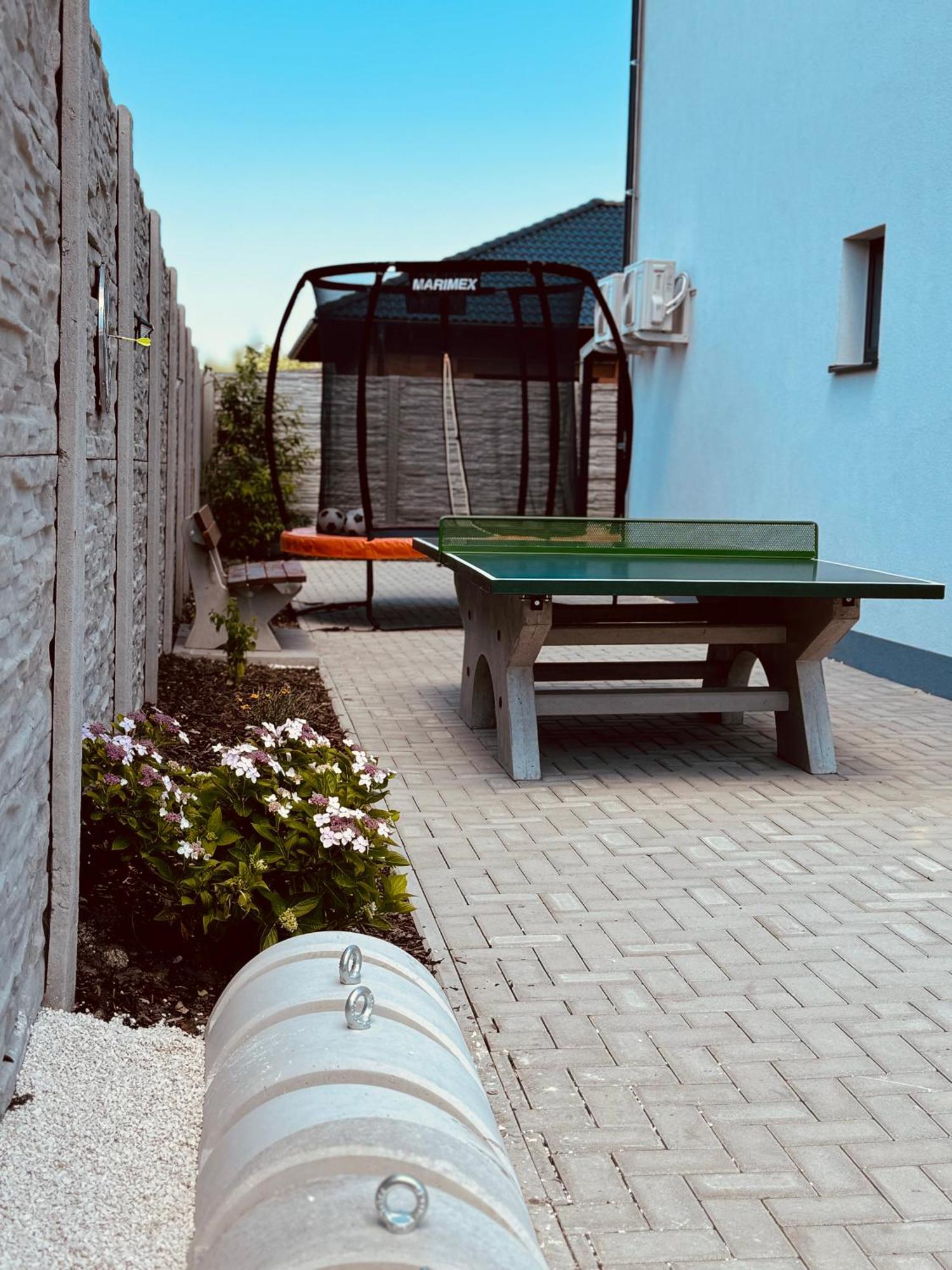 Apartmany Catalina Nesvady Bagian luar foto